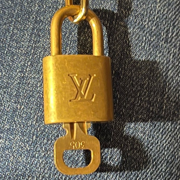 Louis Vuitton Lock and Key on chain, used - Picture 2 of 9